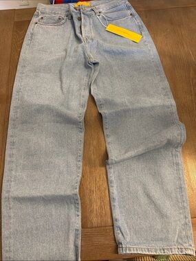 Men's Straight-Leg Light Blue Jeans